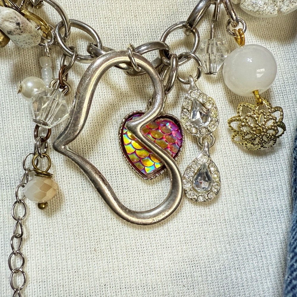 White gemstones and hearts multi charms layered necklace - Picture 5 of 5